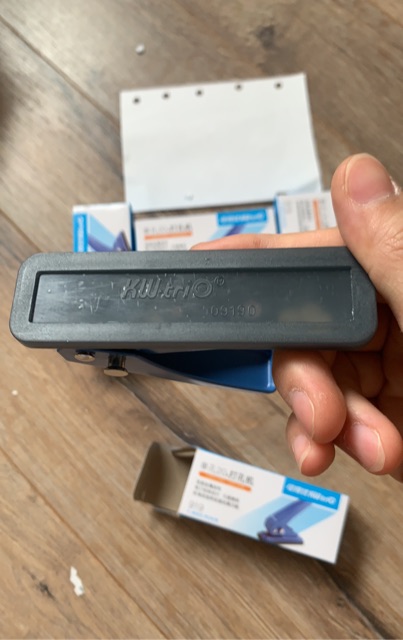 Bấm lỗ giấy - đục lỗ giấy hãng KW-trO