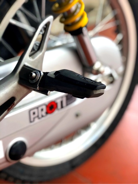 Gác chân sau Ducati loại 1