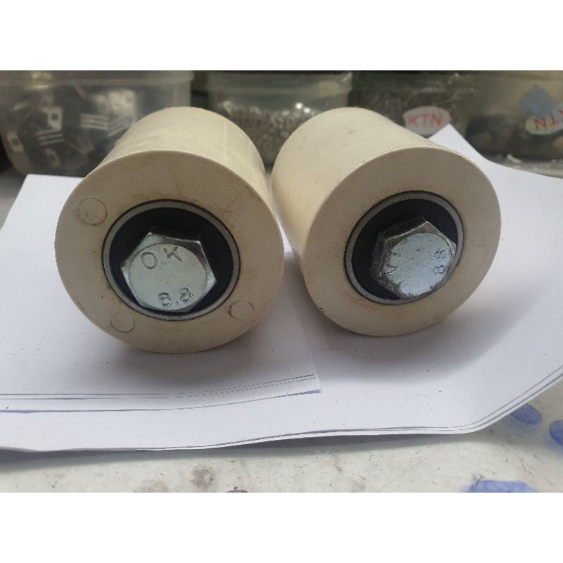 Con lăn đầu ray bạc đạn cửa cuốn