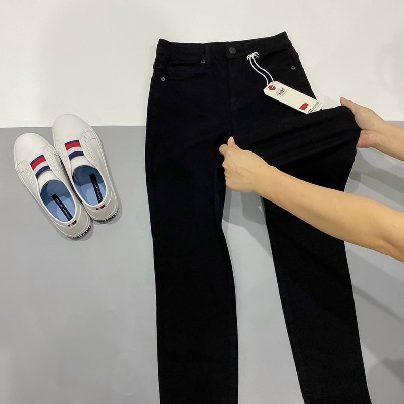 Quần Skinny Đen thêu túi LEVIS