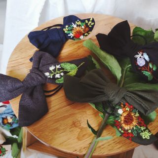 Cột tóc nơ thêu tay