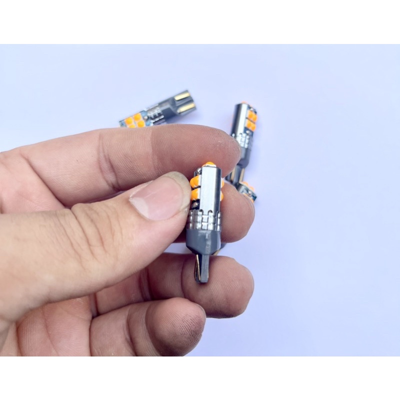 Đèn led cao cấp T10 Mi Hawks siêu sáng gắn các dòng xe. Nhiệt màu 5300k 12V 5W. Bảo hành 5 năm