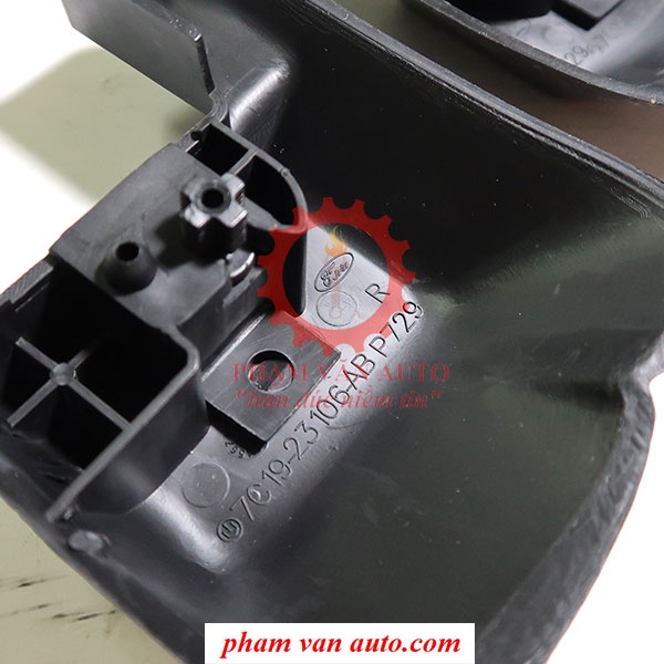 Ốp nhựa che bản lề cửa hậu Ford Transit, Cao su bản lề cửa hậu xe ô tô Transit Phạm văn auto giá tốt