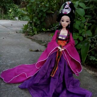 Búp bê cổ trang