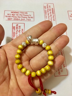 Vòng dâu gốc mix con chó bạc