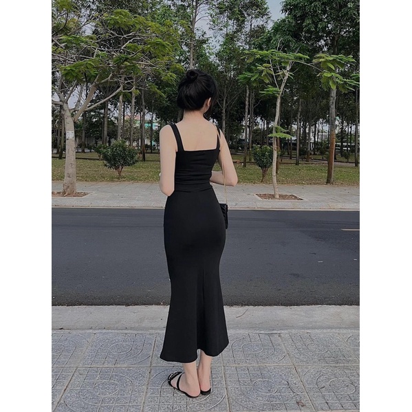 Áo thun croptop 2 dây bảng to