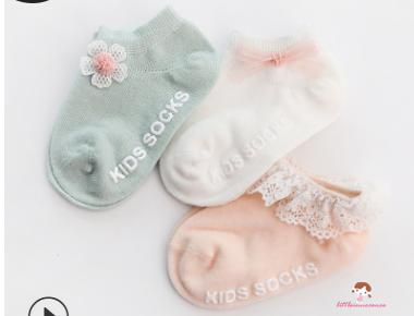 Bộ 3 cặp vớ mềm bằng vải cotton họa tiết dễ thương cho bé