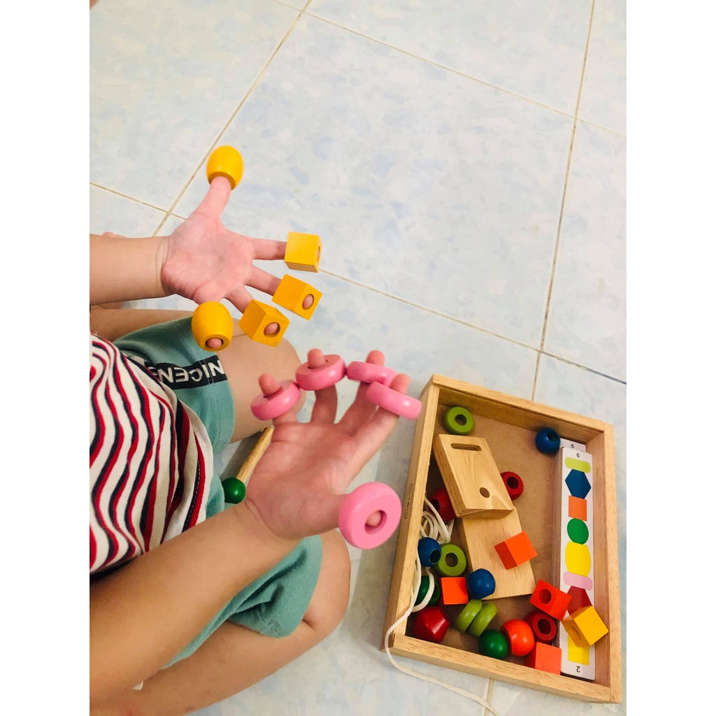 Xếp chuỗi hạt gỗ đồ chơi | Trò xỏ xâu hạt học màu sắc hình khối bằng gỗ Việt nam