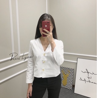Áo thô cổ V khuy gỗ