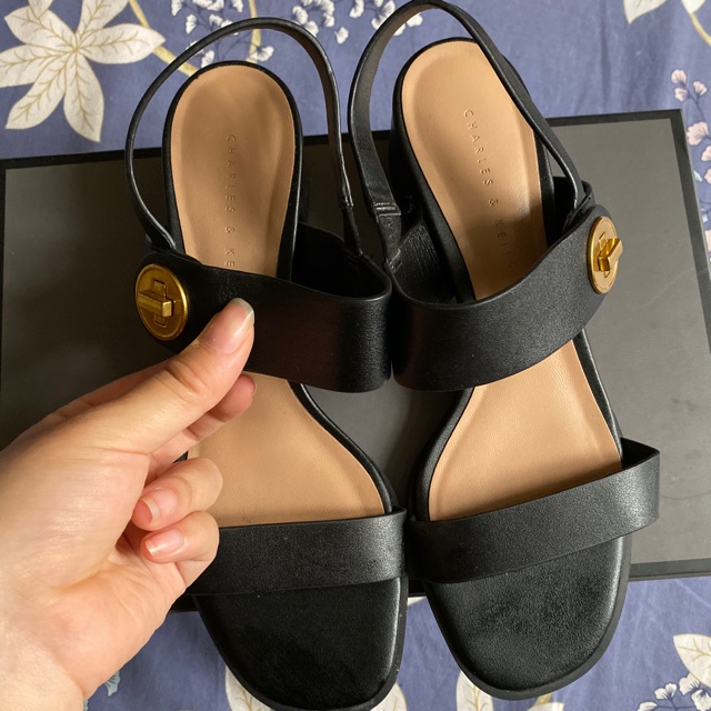 Sandal Cnk khoá vàng