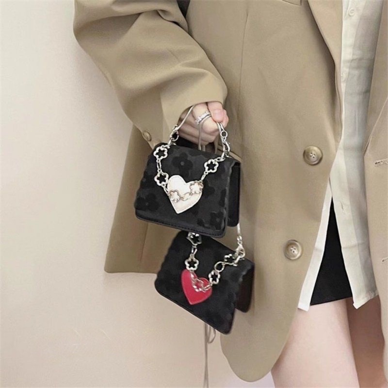 Túi đeo chéo mini trái tim Butterfly