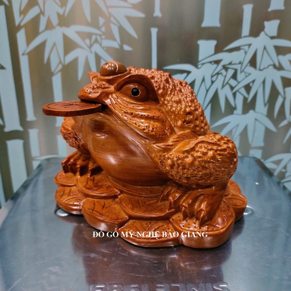 Tượng con cóc ngậm vàng hút tài lộc gỗ hương