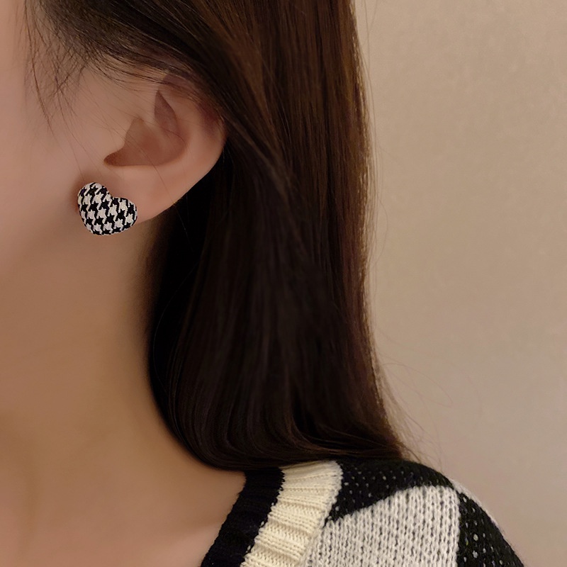 Khuyên Tai Nữ Novset / Bông tai Nữ Kiểu dáng KẺ ĐEN TRẮNG Sang Trọng