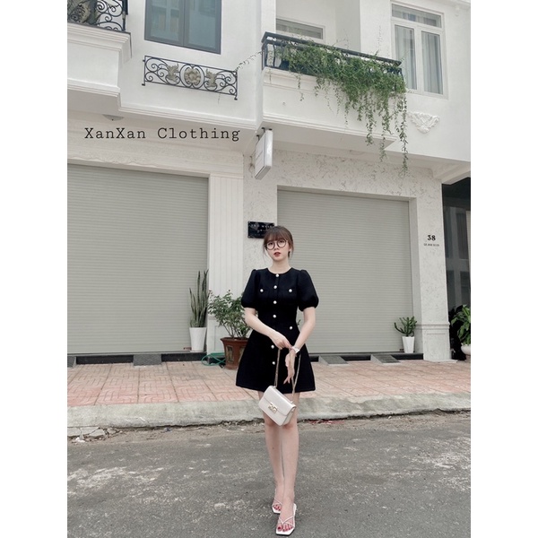 Đầm xốp đen đính nút 1 lớp