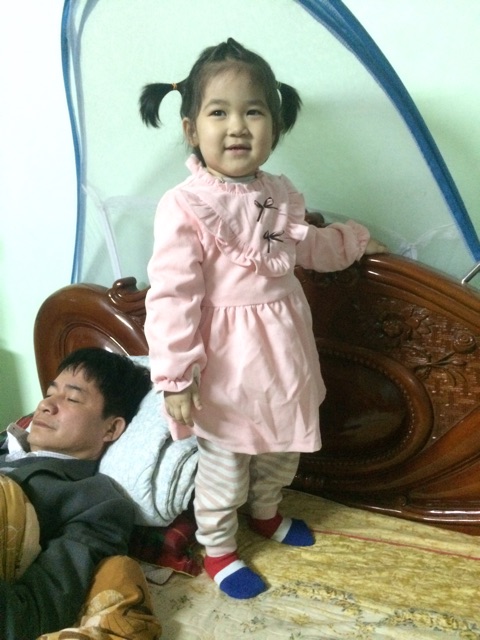 Váy nhung lót cotton cho bé gái