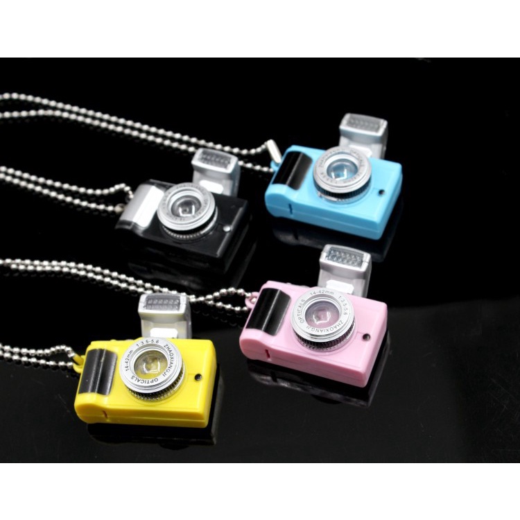 dây chuyền/ vòng cổ dạng máy ảnh mini (có đèn và pin)