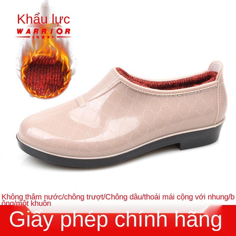 Giày đi mưa pull back thời trang nữ thấp cổ đầu bếp cộng với cotton ống ngắn chống thấm nước bảo hiểm lao động cao su