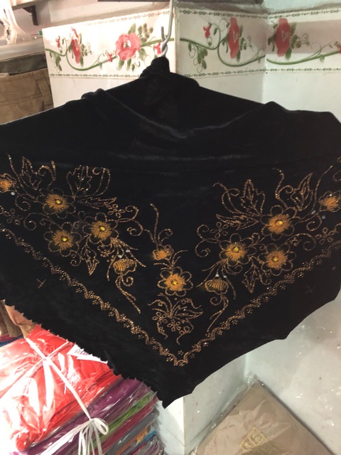 Khăn nhung tam giác quàng đầu cho bà !!