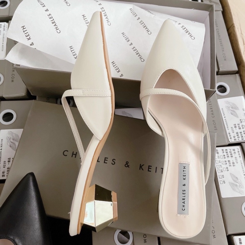 Giày Nữ Guốc Áymmetric Strap Chorme Heel Mules