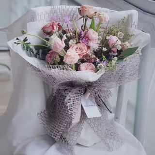 Lưới cuộn ô vuông bó hoa.