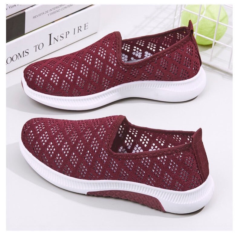 Giày lười thể thao, chạy bộ đục lỗ thoáng mát êm chân trung niên tăng mẹ - vincent shop