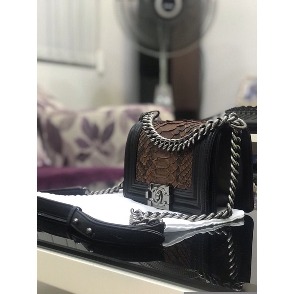 Cha-nel màu nâu tây cao cấp