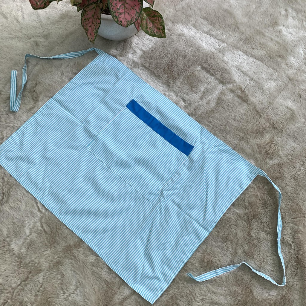 Tạp dề sọc xanh phối túi hợp thời trang