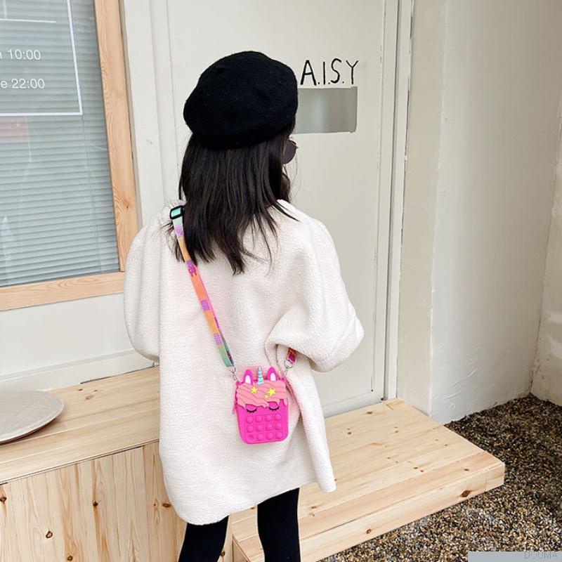 Túi đeo vai bằng silicone thiết kế tinh tế dành cho trẻ nhỏ