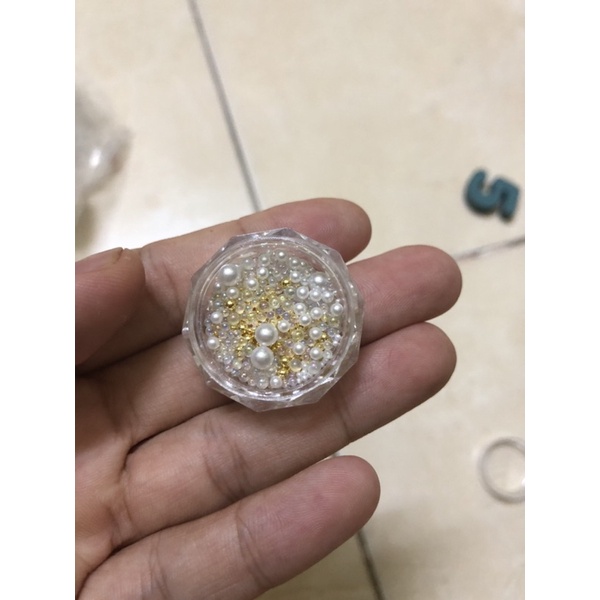 Hộp hơn 100 hạt trang trí móng siêu đẹp đủ mọi kích thước