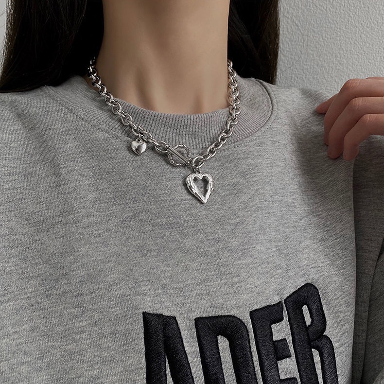 Vòng cổ Bằng Thép Titan Mặt Trái Tim Rỗng Màu Bạc Thời Trang Cho Nữ