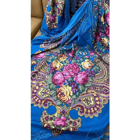 KHĂN VUÔNG TRUYỀN THỐNG NGA