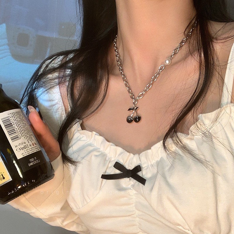 Dây Chuyền Thép Titan Mặt Hình Quả Anh Đào Đen Đính Ngọc Trai Thời Trang Hip Hop Cá Tính Dành Cho Bạn Nữ