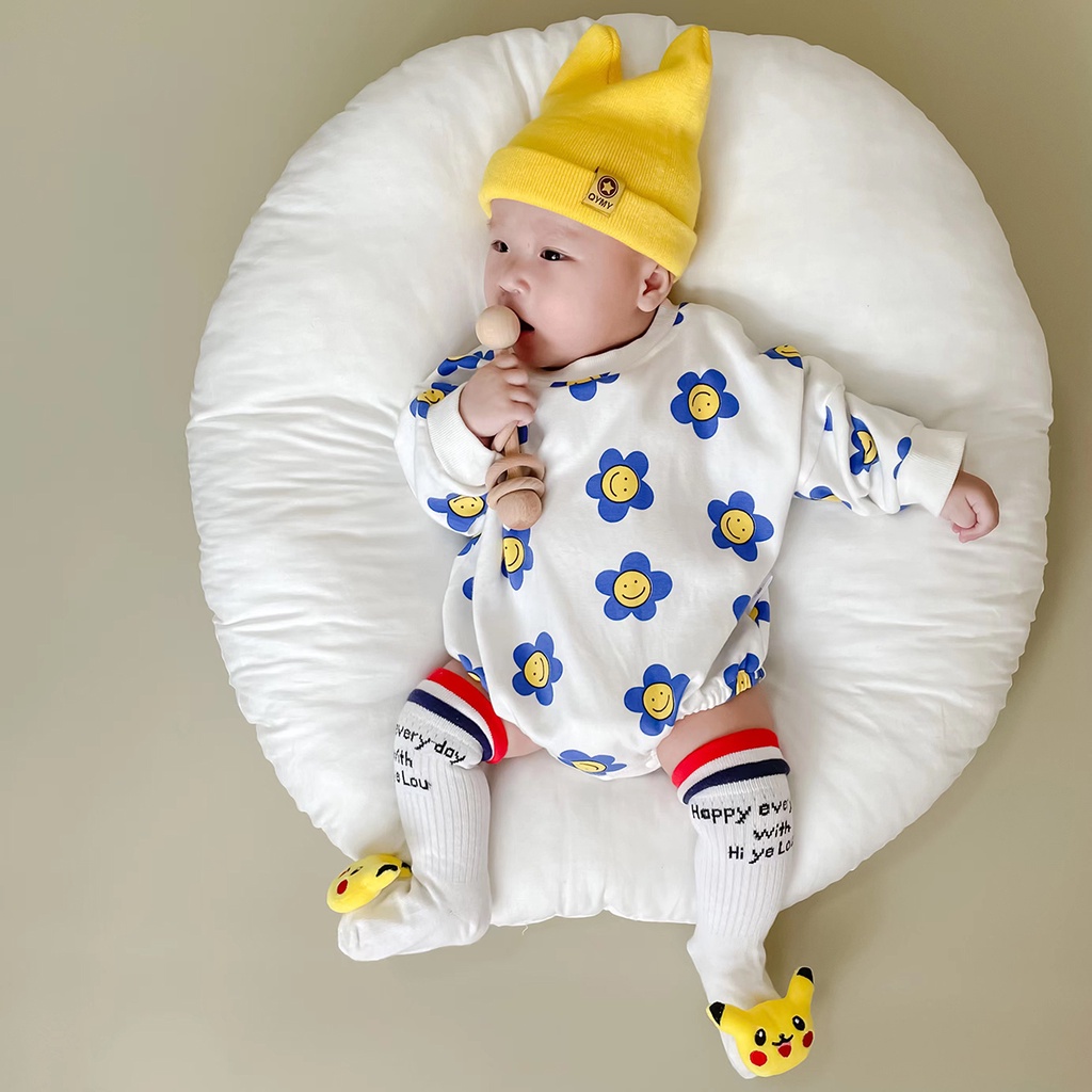 Bộ áo liền quần tay dài in hoa xinh xắn dành cho bé sơ sinh