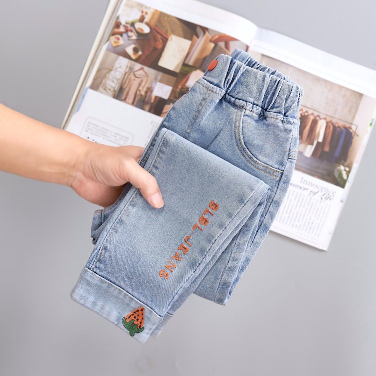Quần bò bé gái Quần jean bé gái thêu hình quả dâu ở gấu