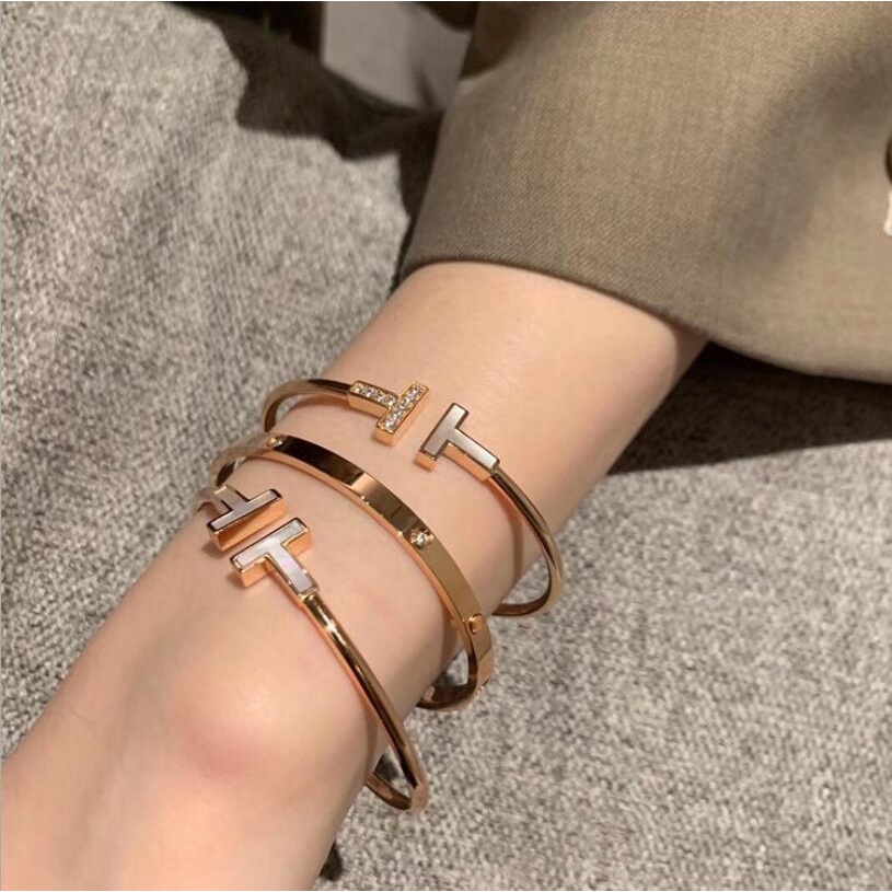 Tona Vòng Tay Dạng Hở Đính Đá Chữ Cái Thời Trang Cho Nữ