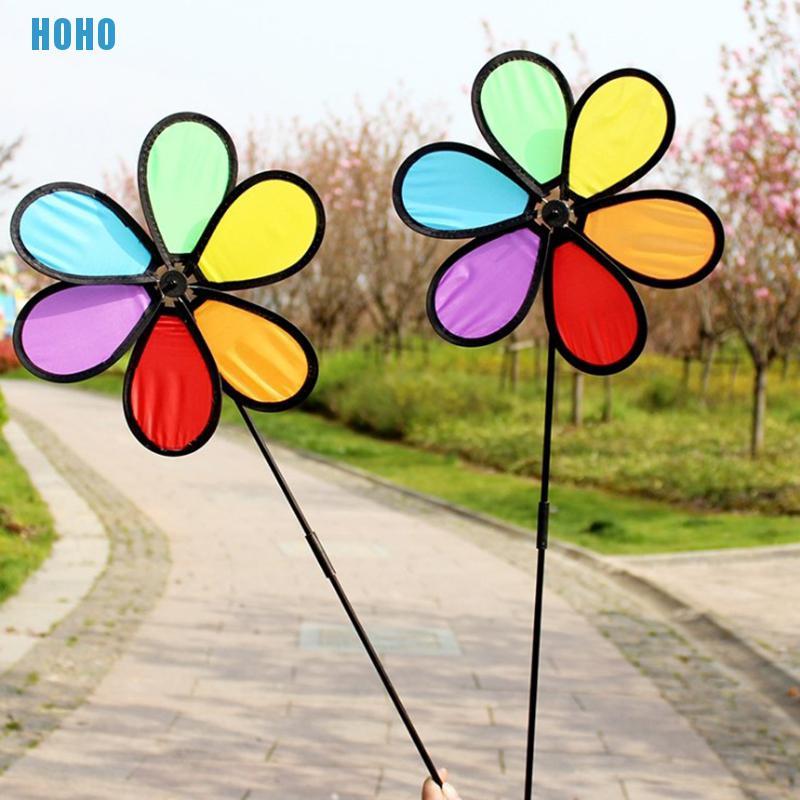 Chong chóng xoay nhiều màu sắc trang trí sân vườn