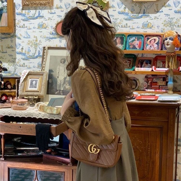 Set chân váy và áo tay dài phong cách retro thời trang cho nữ | BigBuy360 - bigbuy360.vn