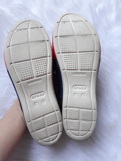 Giày hiệu Crocs size 35