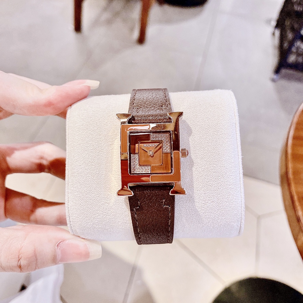 Set Đồng Hồ Nữ Madocy Chính Hãng Màu Nâu Kèm Dây Da Trắng