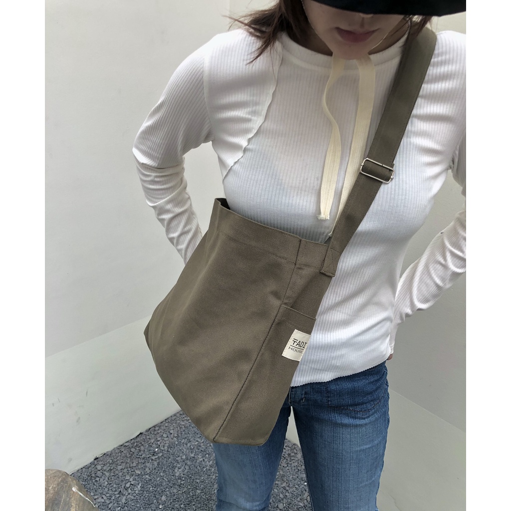 Túi vải đeo chéo unisex vải canvas mộc màu rêu xám Tadi House