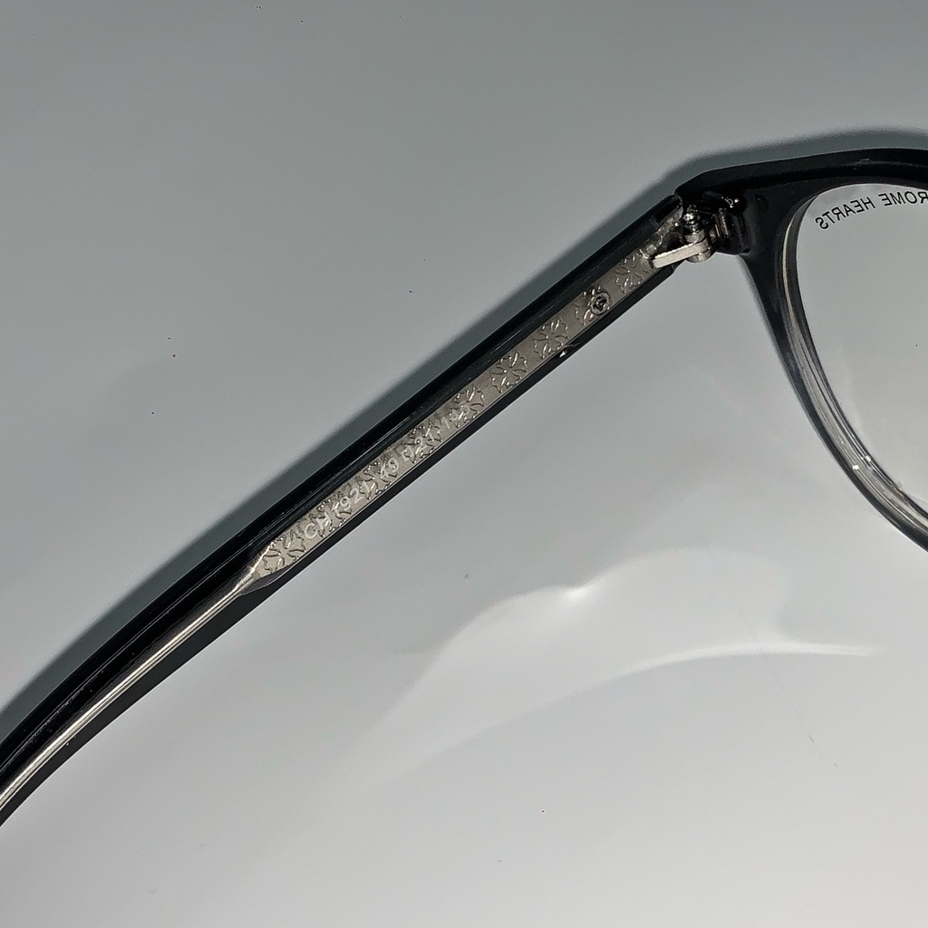 Kinh Chrome Heart ombre mắt mèo