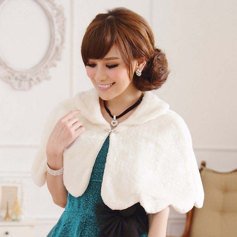 Áo choàng sang trọng hợp thời trang cho cô dâu