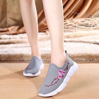 Giày Hoa Đào Rực Rỡ đón Tết 