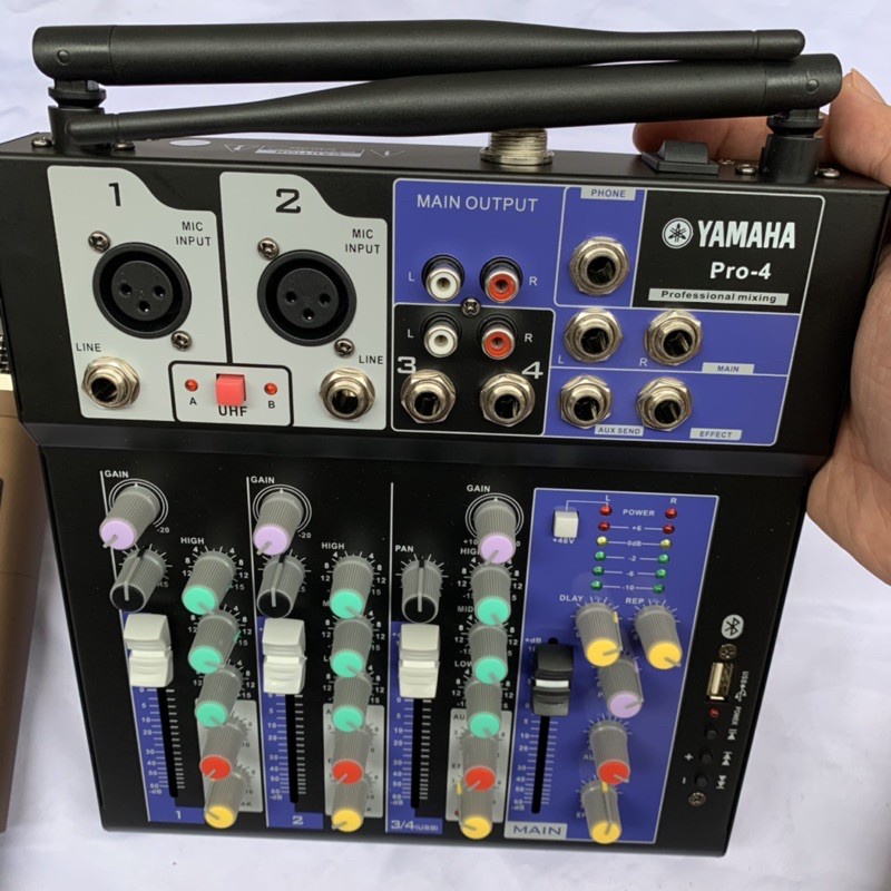 Bàn Mixer Yamaha Pro 4 live stream có bluetooth kèm 2 mic không dây tiện cho oto loa kéo và các loa khác