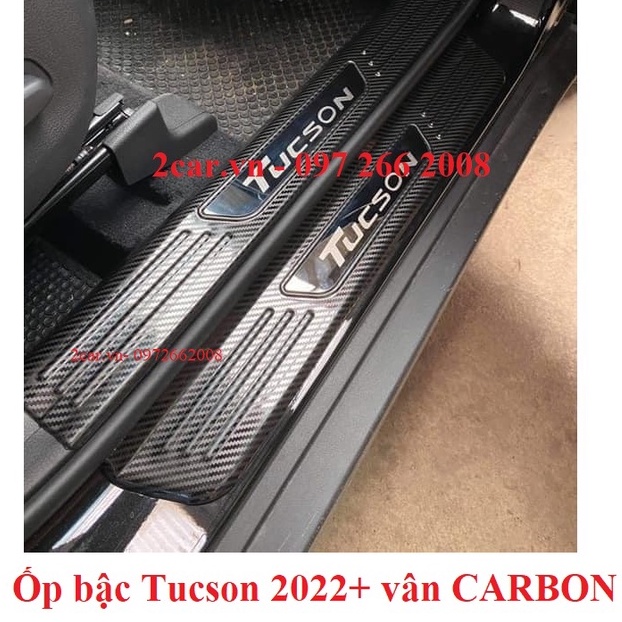 Ốp bậc cửa, Nẹp bước chân CARBON xe Hyundai Tucson 2022- 2023, Vân cacbon chữ tráng gương cao cấp