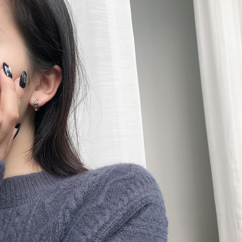 Khuyên tai dáng tròn họa tiết mặt cười phối dây xích phong cách độc đáo 22629