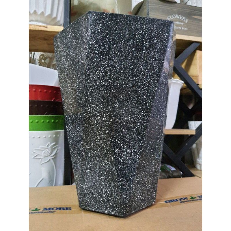 Chậu nhựa kim cương giả đá đen