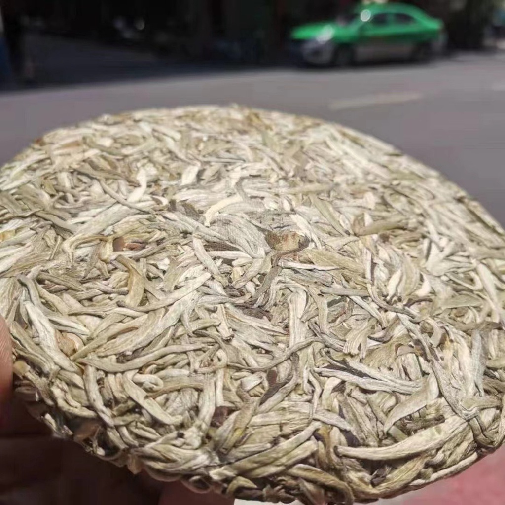 BÁNH TRÀ TRẮNG BẠCH HÀO NGÂN CHÂM NGUYỆT QUANG - LÃO BẠCH TRÀ PHÚC KIẾN VÙNG NÚI CAO VÂN NAM (BÁNH 100 GRAM)