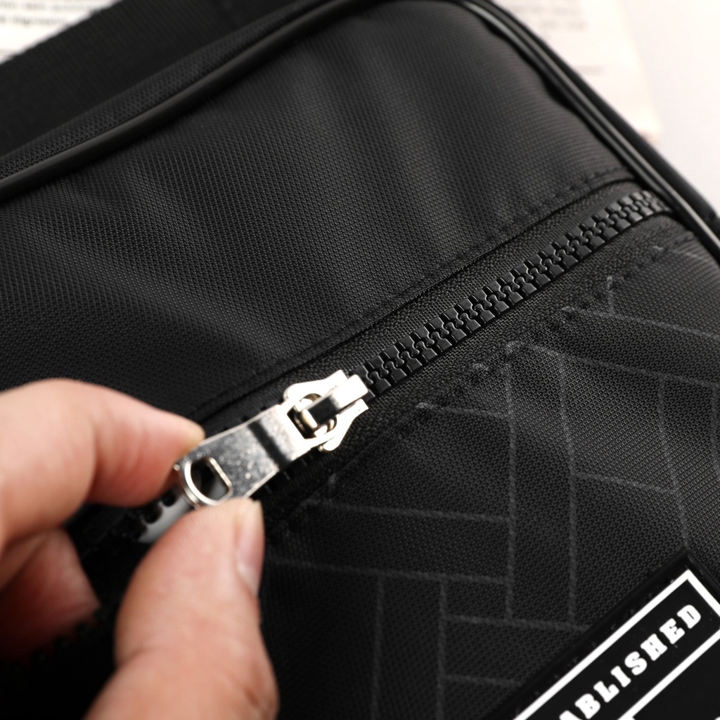 Túi đeo chéo nam nữ unisex đựng ipad đồ cá nhân hàng nhập khẩu logo đúc nguyên khối nổi bật  đến từ TOMMY