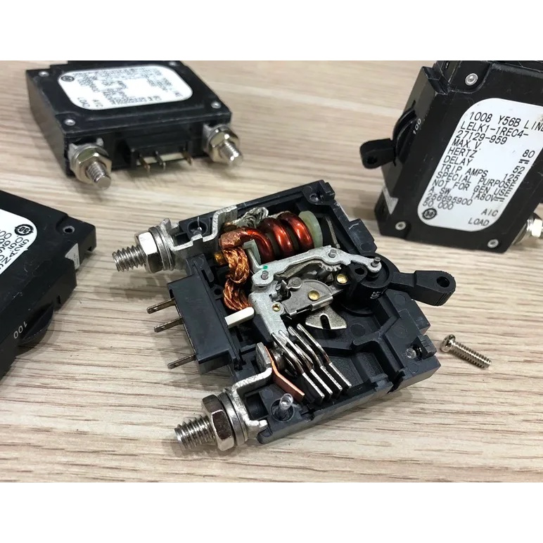 Cầu dao nguồn cho Biến áp cách ly AIRPAX 100A